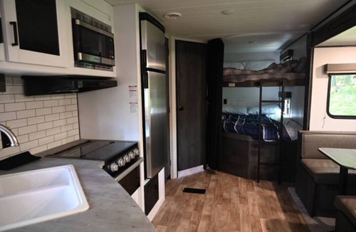 Catskill House | Modern RV Camper #2: Sleeps 6, Pet-friendly, Surrounded by Nature