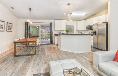 South Venice House | Modern villa with large pool! Free Wifi!