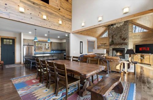 Foxfire Estates House | Mountain View Hot Tub Sauna Fire Pit Grill