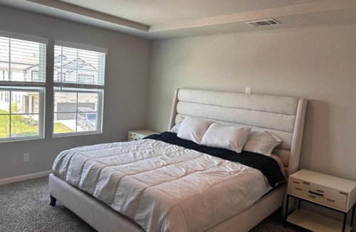 Lake Stevens Villa | New Modern Home minutes away from SEAWORLD!