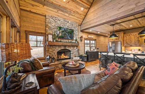 Cashes Valley Cabin | New! Private 3BR cabin*MTN views*Game Room*Firepit