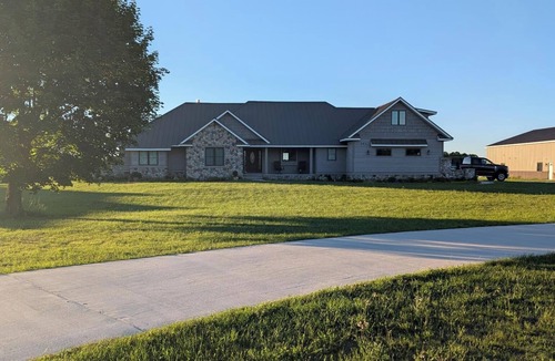 Mayfield House | New! Spacious 4-bedroom house in Traverse City just minutes from the beach!