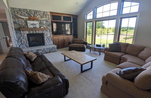 Mayfield House | New! Spacious 4-bedroom house in Traverse City just minutes from the beach!