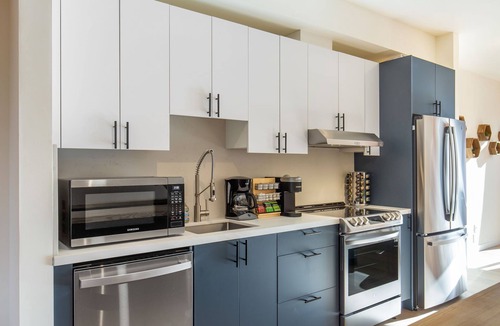 Squire Park House | *New* Walk to CapHill 4B4B w/EV 6 Beds Sleeps 12