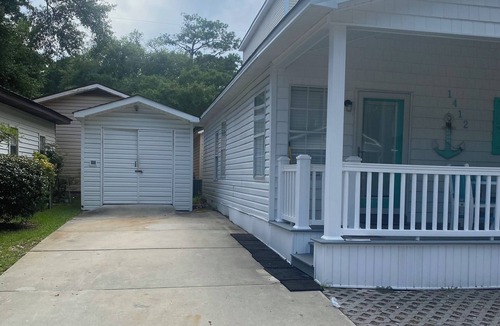 Surfside Beach House | Ocean Lakes Beach House Free Golf Cart Sleeps 6 August Deals