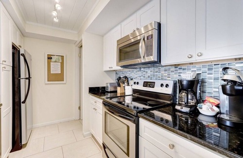Fernandina Beach Condo | Oceanfront condo with balcony, pool, updated interior