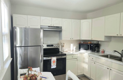 Winthrop Harbor House | Peaceful & Quiet. Close to Great Lakes, prime outlet, Winthrop Harbor Marina.