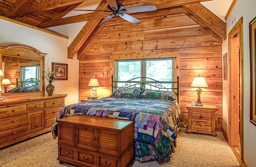 Mingo House | Peaceful Retreat Luxury 3 Br Home in the woods