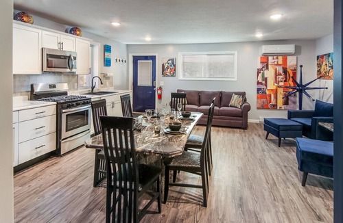 Interlochen Condo | Picasso Place Sleeps 4 Fully Stocked Kitchen, Unique Art, Traverse City, WI-FI