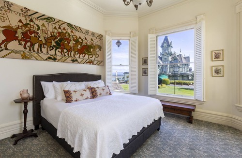 Old Town Eureka Bed & Breakfast | Pinc Lady Mansion
