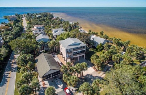 Pine Island House | Pine island - Weeki Wachee Ocean View Home- Walk to Beach on secluded island