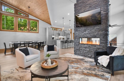 Ellijay Cabin | Pool! 5BR Mountain Modern Luxury in Ellijay! Water Wall!