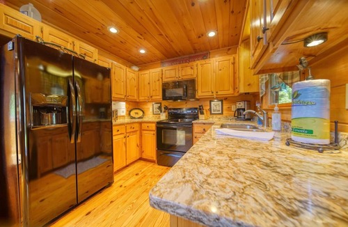 Suches Cabin | River Mornings, Hot tub Evenings, Repeat