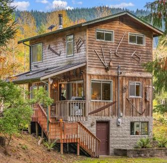 Gold Bar House | Riverfront Retreat Hot Tub Sauna Yard Gazebo and VIEWS