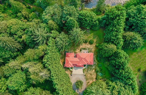 Riverbend House | Riverside Bliss Cozy Beds, AC, Fire Pit, Grill and Gbit WiFi