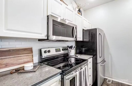 Belltown Condo | Seattle Belltown Penthouse- Parking, Gym, Pool, Spa/99Walk Score