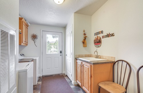 Boulder Cottage | Secluded Boulder House - Next to National Forests!