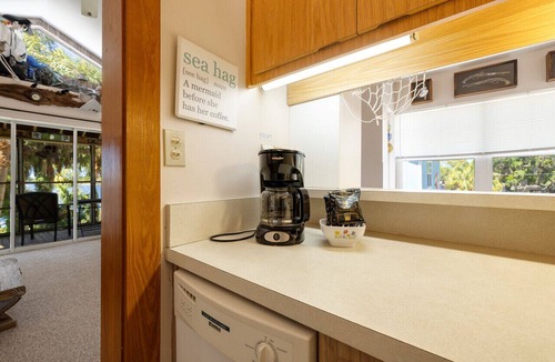Cedar Key Apartment | Serenity by the Sea at Whitman Point. Gulf front and Screened Porches