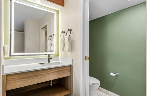 Acme Hotel | Sleep Inn & Suites Bay View Acme - Traverse City