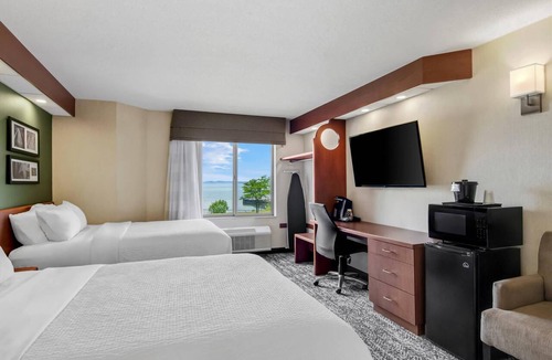 Acme Hotel | Sleep Inn & Suites Bay View Acme - Traverse City