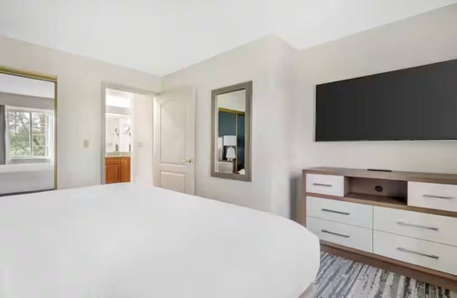 Mishawaka Hotel | Spacious 2BR Suite Perfect for Groups w/Relaxing Resort Amenities