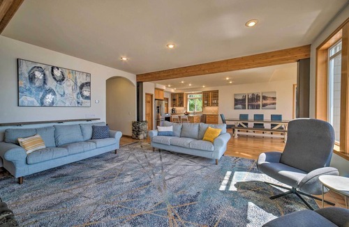Lake Stevens Cottage | Spacious Lake Stevens Home w/Fire Pit, Patio