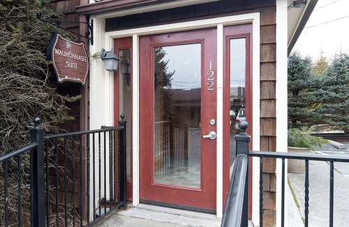 Blowing Rock Hotel | Spacious Private Suite with full kitchen, private deck and pet friendly!