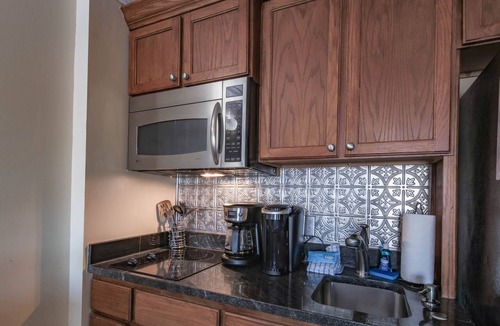 Harbour Town Condo | Spectacular Studio in the Heart of Harbour Town overlooking Harbour & Lighthouse. Dine, Shop, Relax.