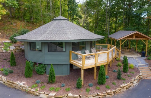 Canton Cottage | Springdale Treehouse Lodging 2