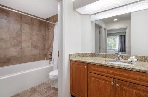 Mishawaka Hotel | Stay in 2 Premium Units w/Kitchen l Near University of Notre Dame - 2.6 mi