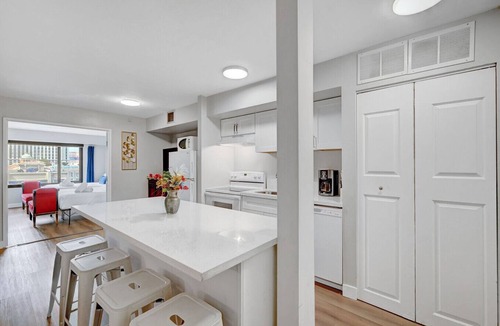 Las Vegas Strip Condo | Stay Together Suites - Stylish Condominium, Sleeps 9, Center Strip - Jockey Club
