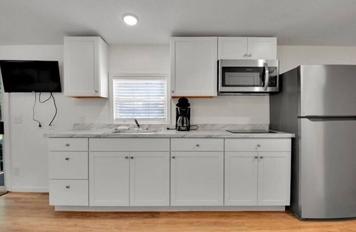 Pigeon Forge Cottage | Studio Cottage near Dollywood | Sleeps 4