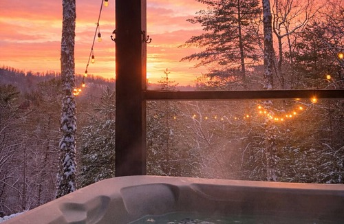 Murphy Cabin | STUNNING Mountain VIEW Lodge for 14!