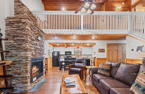 Pigeon Forge Cabin | Sugar Bear Mountain Hideaway