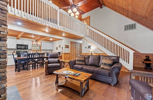 Pigeon Forge Cabin | Sugar Bear Mountain Hideaway