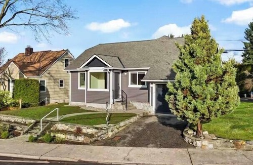 Everett House | Sunny 3BR Retreat Near Everet Waterfront