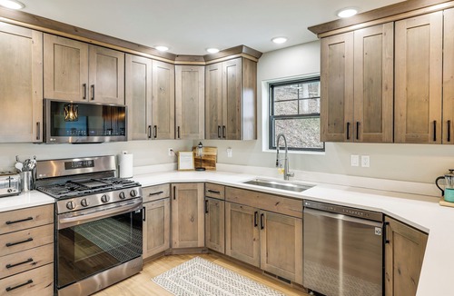 Suttons Bay House | Suttons Bay Lk House By Wineries: Hot Tub, Firepit