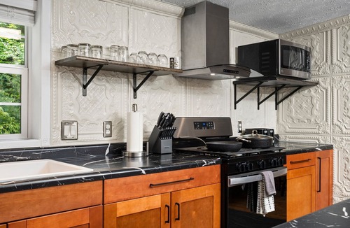 Grawn House | The King Ranch, Hot Tub, King Beds, Fireplace, Just outside of Traverse City