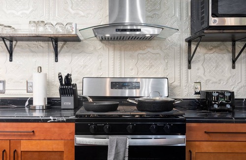 Grawn House | The King Ranch, Hot Tub, King Beds, Fireplace, Just outside of Traverse City