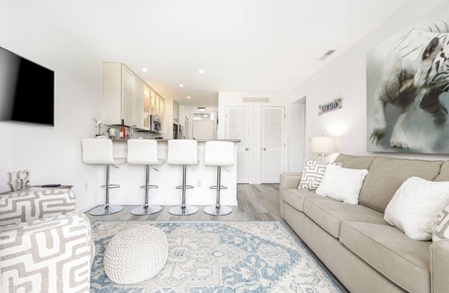 Acme Condo | The Shores Lake View Condo Unit 5574