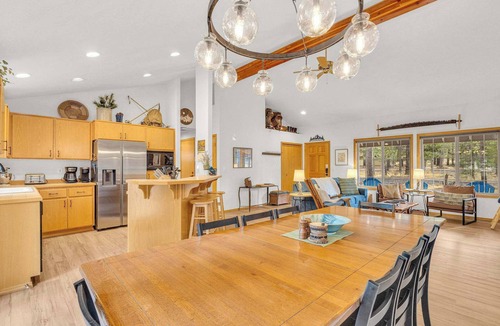 Deer Park House | Updated 3bedr Northside Sunriver, Hot tub, Pets ok