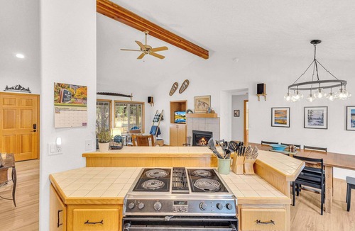 Deer Park House | Updated 3bedr Northside Sunriver, Hot tub, Pets ok