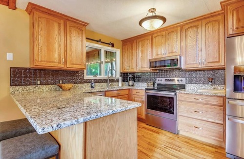 Burnsville Cabin | Walk to Main St., Pets OK, Close to Farmers Market, 30 min to Hatley Pointe