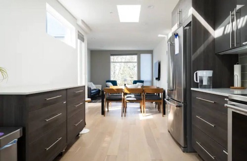 Broadway House | Walk to Pike and Space Needle from a Cap Hill Loft