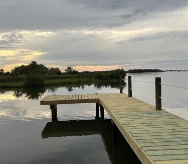 Cedar Key House | Waterfront Cottages with Sunsets, Kayaks Included!