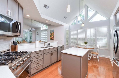 St. Augustine Condo | Waterfront-screened lanai-BBQ - sleeps 7 - community pool & hot tub!