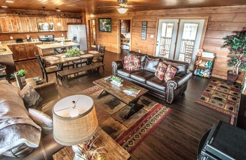 Pigeon Forge Cabin | Yourcation® Awaits in Stunning Cabin by Dollywood!