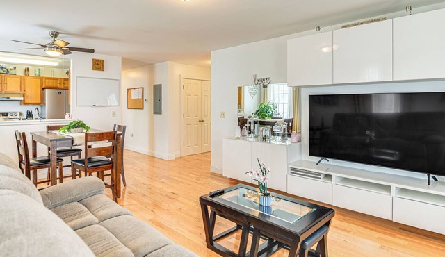 1 Mi to Downtown & Palladium: Worcester Getaway!