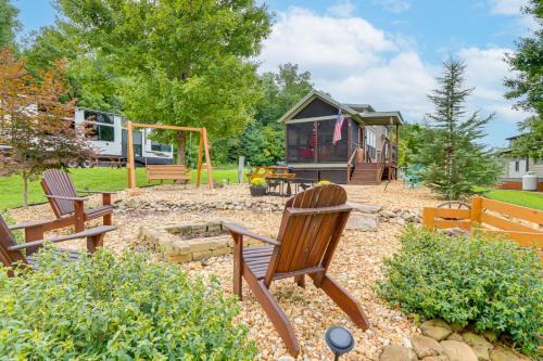 1 Mi to Tank Town USA: Tiny Home w/Pool Access!