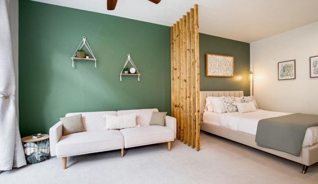 103 Belltown Modern and Bright in the Heart of Belltown Queen Bed